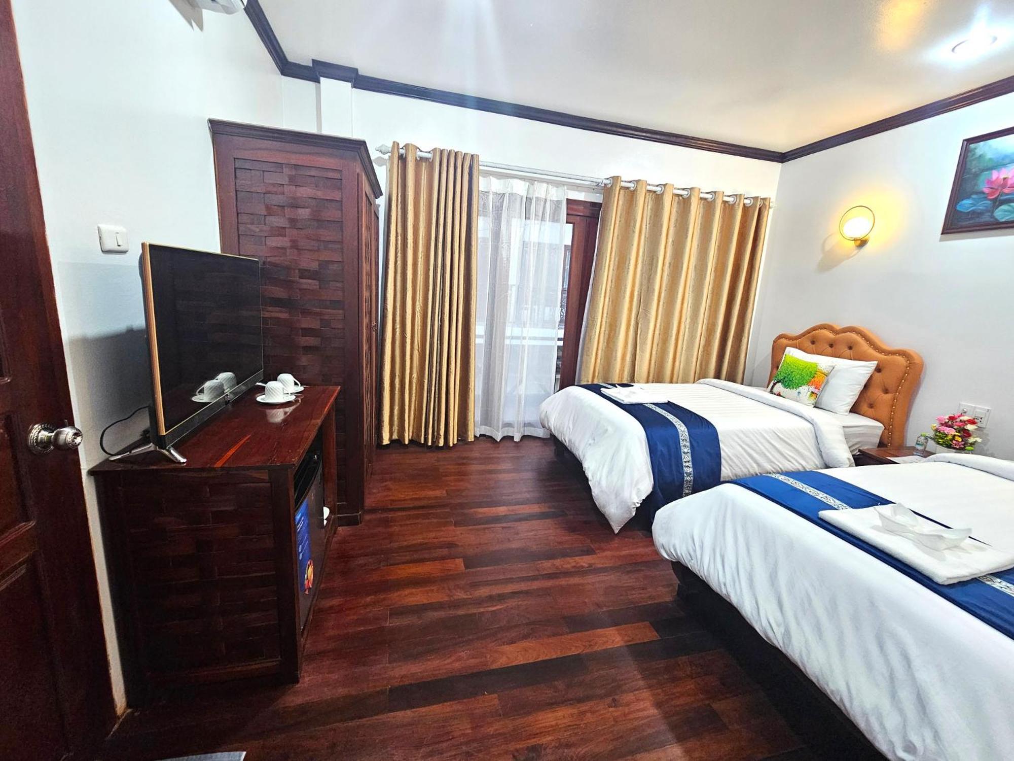 Win Hotel Vang Vieng Bagian luar foto