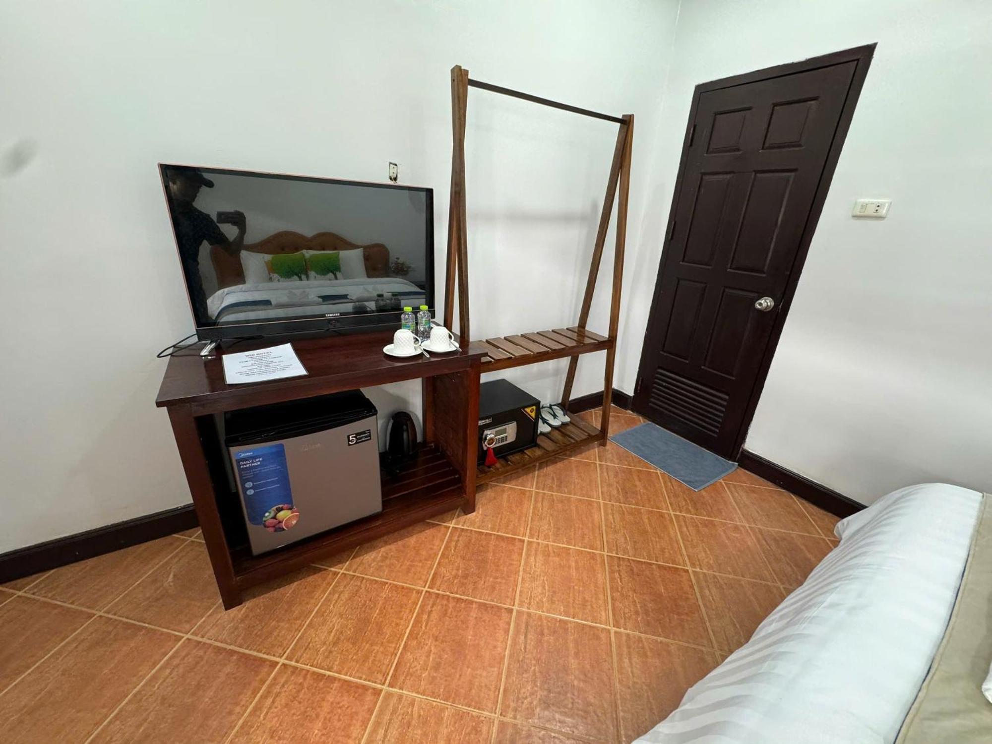 Win Hotel Vang Vieng Bagian luar foto