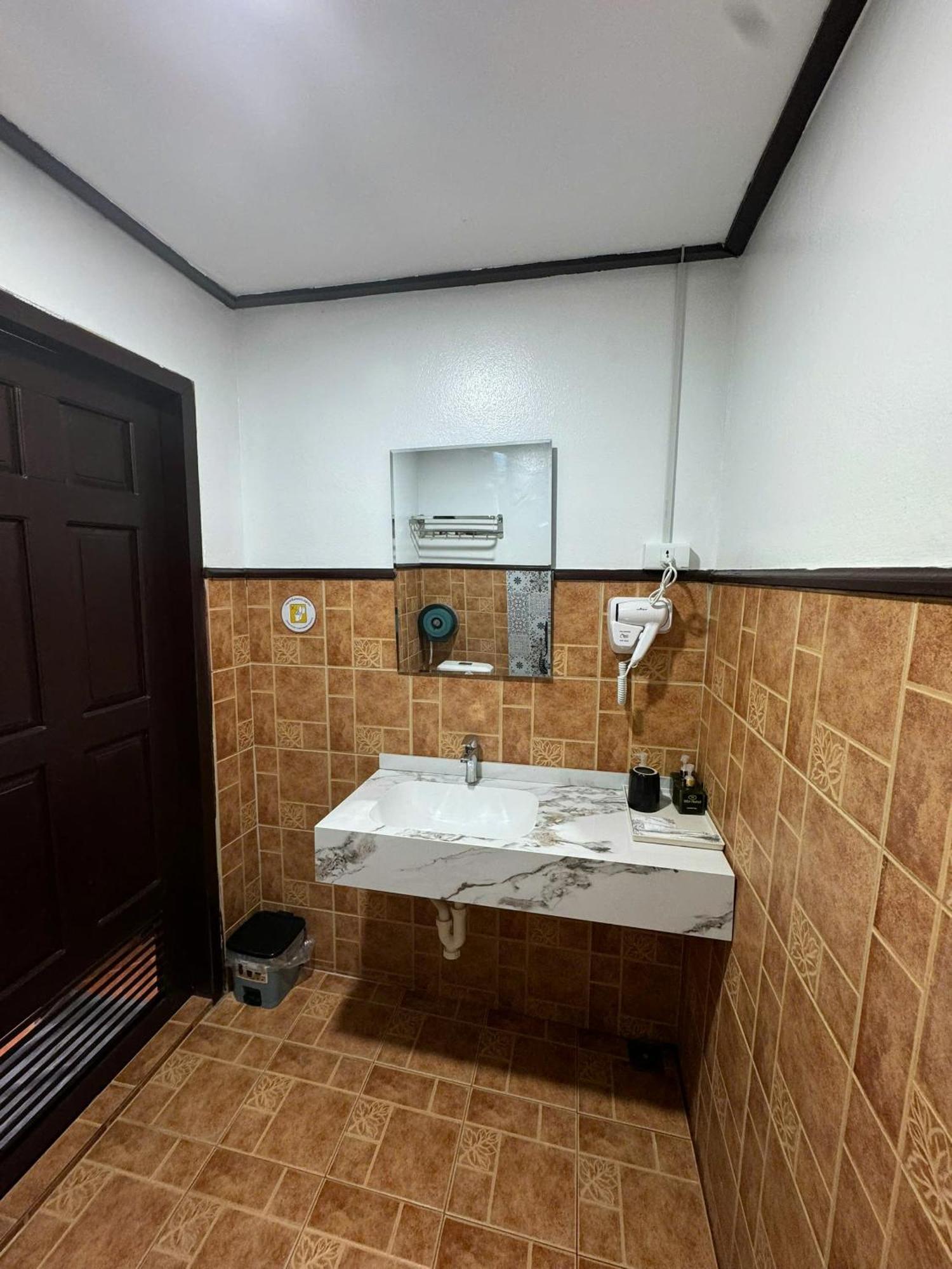 Win Hotel Vang Vieng Bagian luar foto
