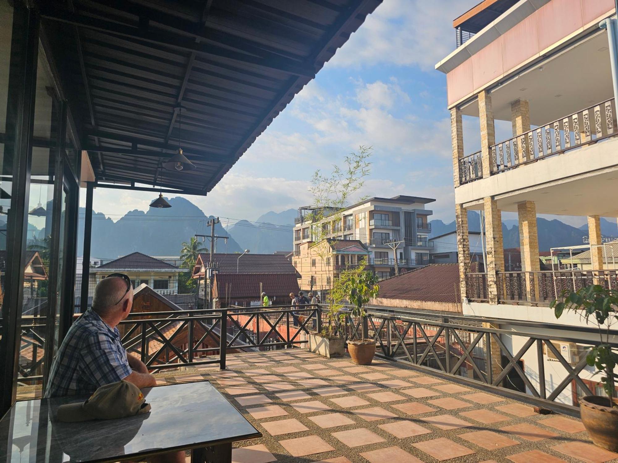 Win Hotel Vang Vieng Bagian luar foto