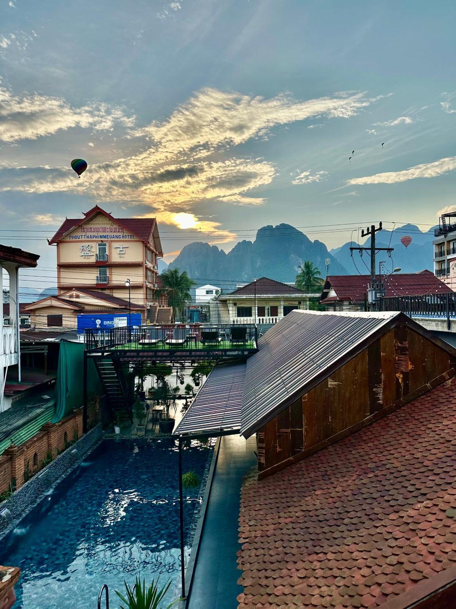 Win Hotel Vang Vieng Bagian luar foto