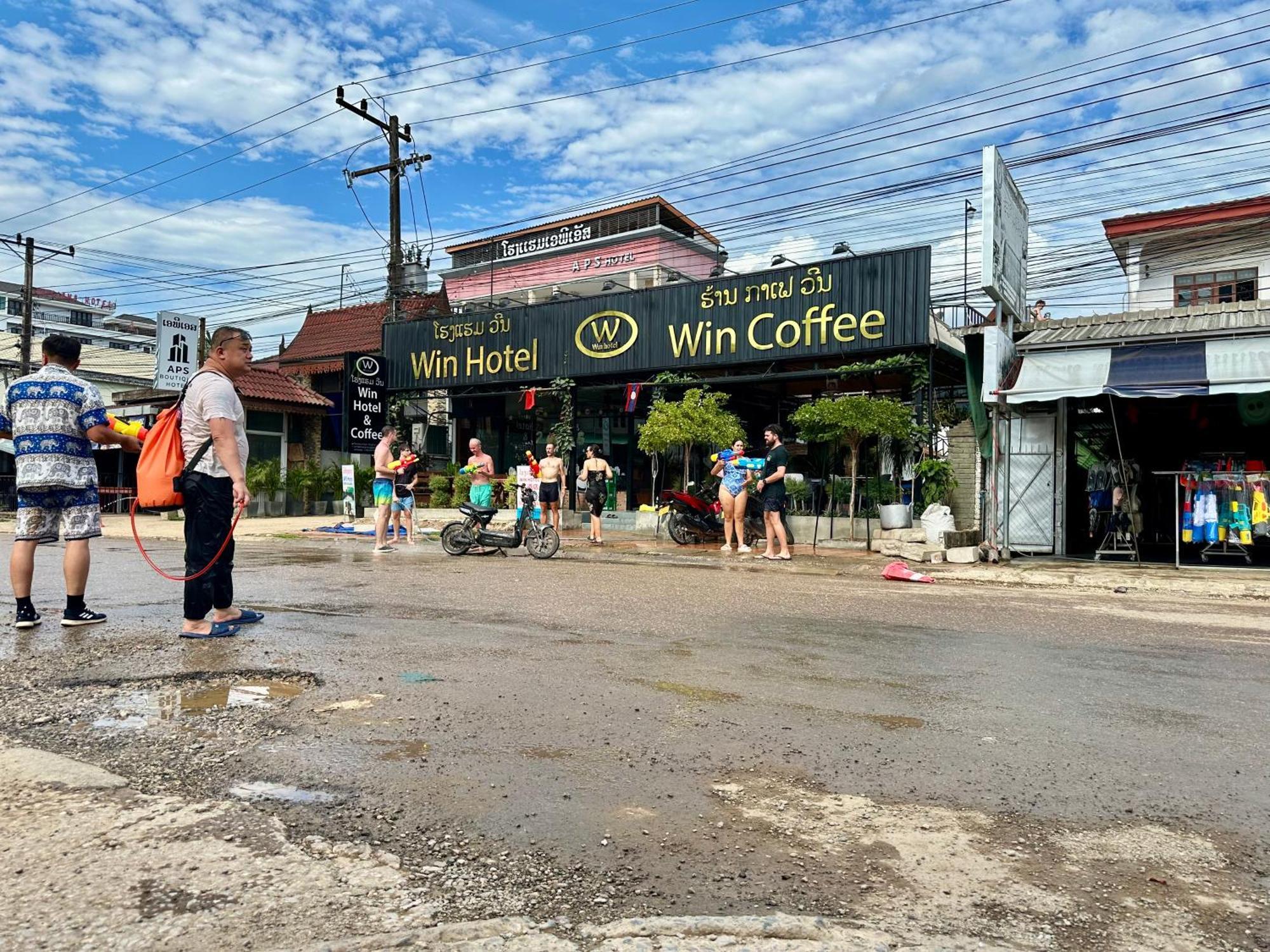 Win Hotel Vang Vieng Bagian luar foto